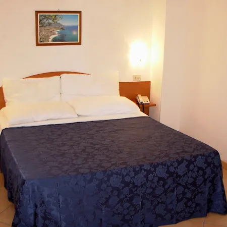 La Taverna Aparthotel 3*