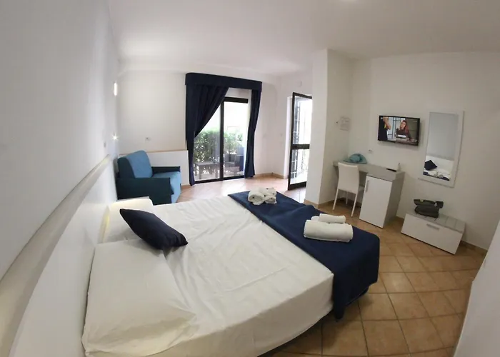 Lägenhetshotell La Taverna 3*